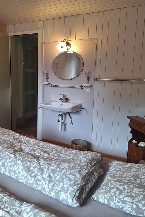 01-renovation-gaestezimmer-emmental-600x600